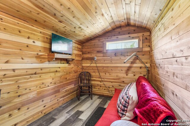 Listing photo id 46 for 131 Oak Springs Dr.