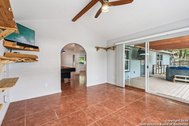 Listing photo id 4 for 131 Oak Springs Dr.