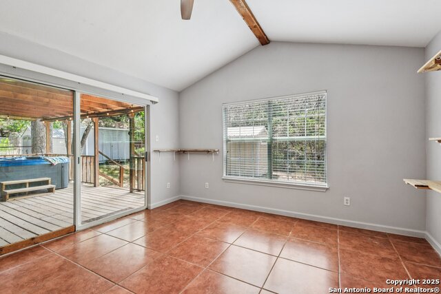 Listing photo id 5 for 131 Oak Springs Dr.