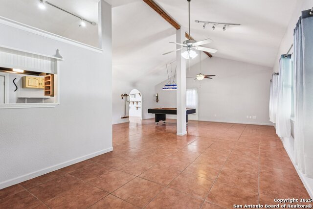 Listing photo id 6 for 131 Oak Springs Dr.