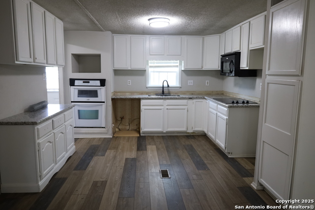Image 18 of 29 For 1502 Live Oak St
