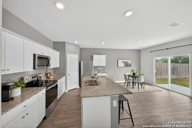 Listing photo id 8 for 5456 Rue Girard