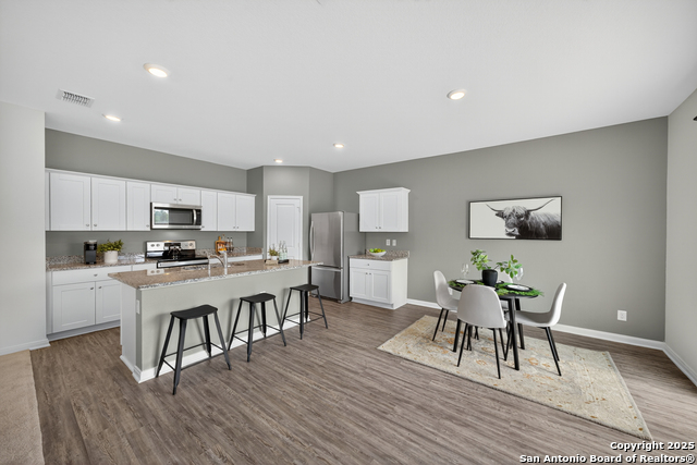 Listing photo id 13 for 5456 Rue Girard