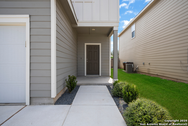 Listing photo id 1 for 5456 Rue Girard