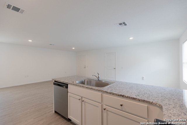 Image 8 of 26 For 4439 Zoe  