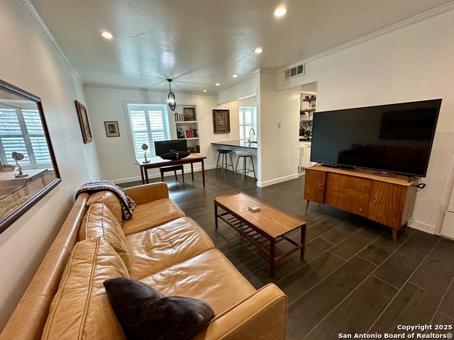 Image 9 of 37 For 168 Barilla Pl  B-204