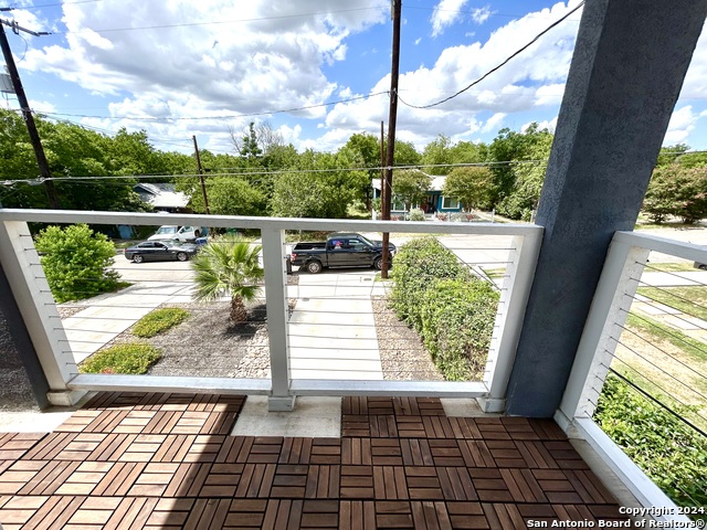 Listing photo id 13 for 810 Martin Luther King Drive  201