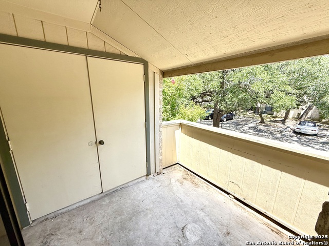 Image 21 of 30 For 11843 Braesview  2104