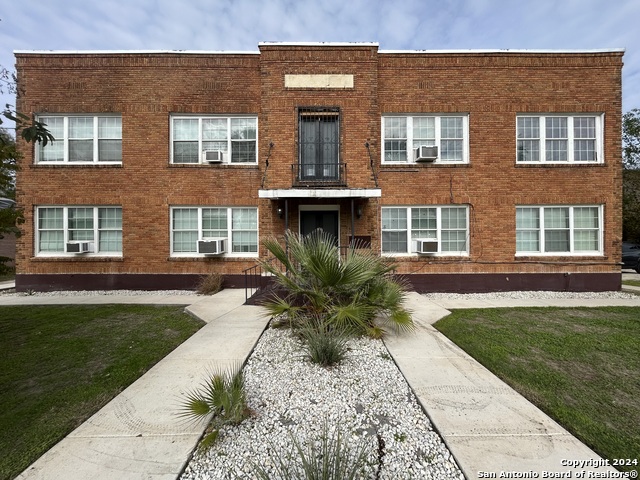 Image 2 of 14 For 1409 Woodlawn Avenue W 7