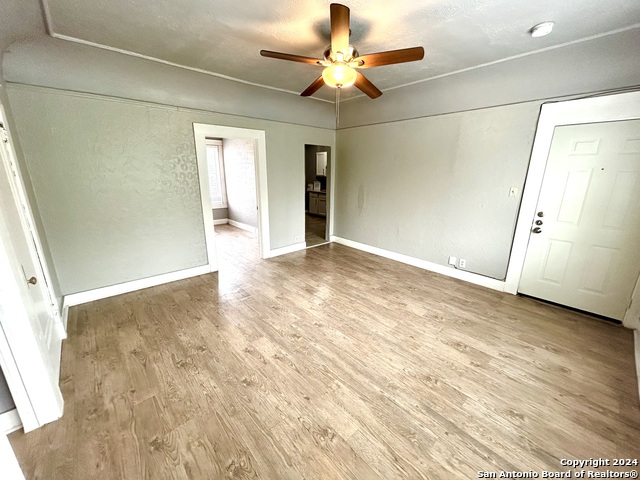 Image 5 of 14 For 1409 Woodlawn Avenue W 7