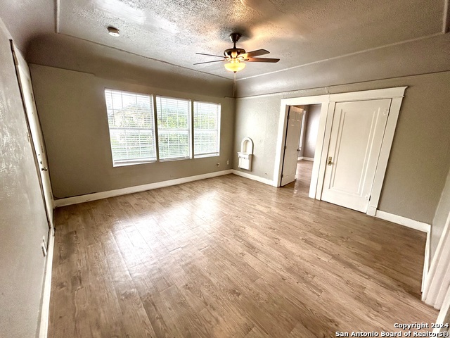 Image 6 of 14 For 1409 Woodlawn Avenue W 7