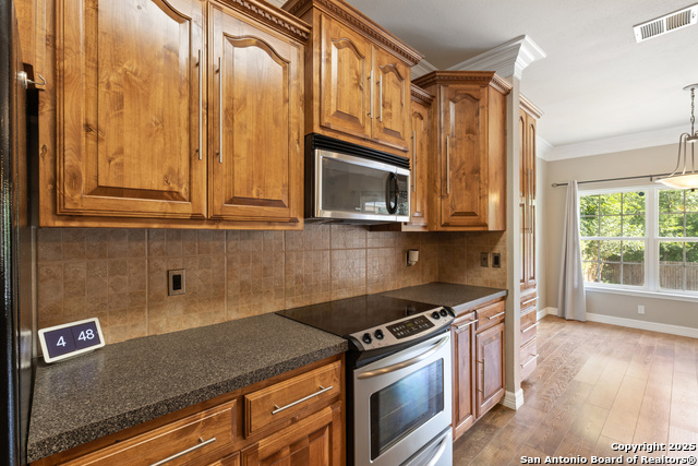 Image 8 of 18 For 10206 Cedarbend