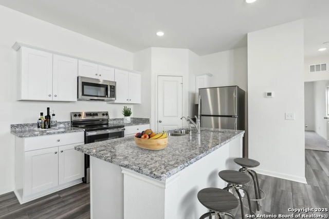 Listing photo id 1 for 5210 Thistle Place