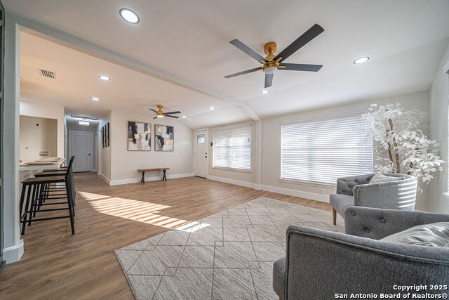 Listing photo id 9 for 3035 Woodcliffe