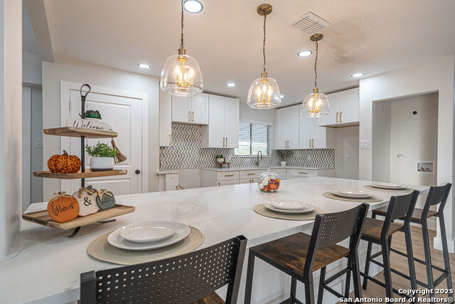 Listing photo id 10 for 3035 Woodcliffe