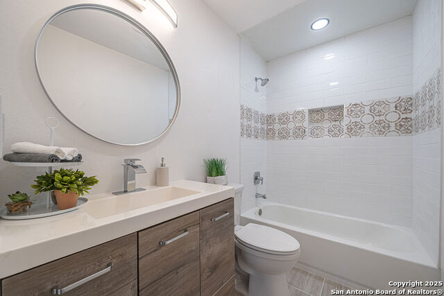 Listing photo id 17 for 3035 Woodcliffe