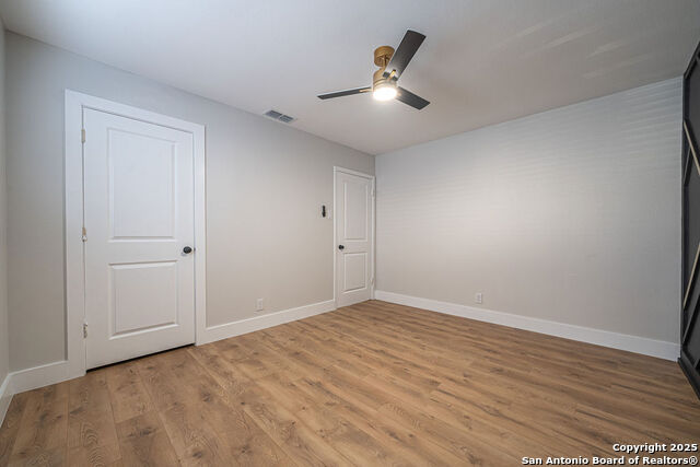 Listing photo id 18 for 3035 Woodcliffe