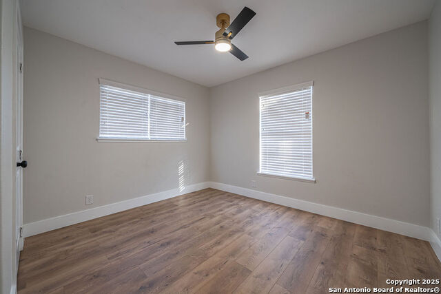 Listing photo id 20 for 3035 Woodcliffe