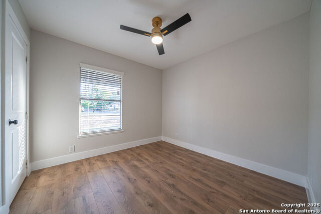 Listing photo id 22 for 3035 Woodcliffe