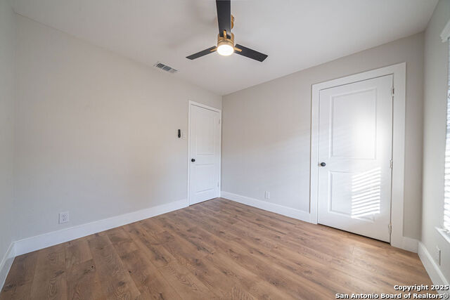 Listing photo id 23 for 3035 Woodcliffe