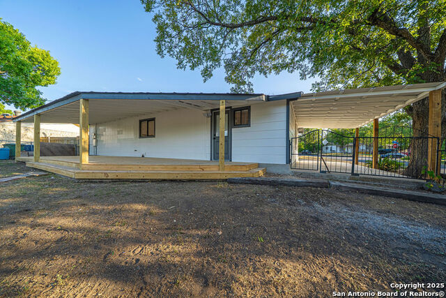 Listing photo id 25 for 3035 Woodcliffe