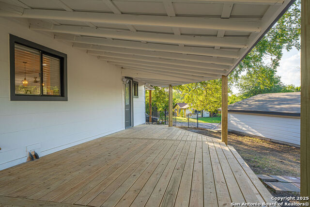 Listing photo id 27 for 3035 Woodcliffe