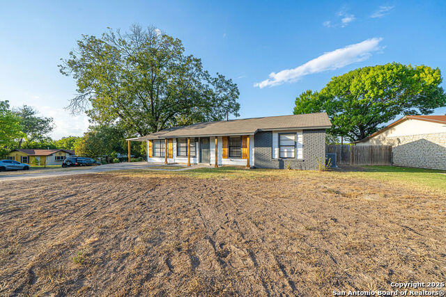 Listing photo id 1 for 3035 Woodcliffe