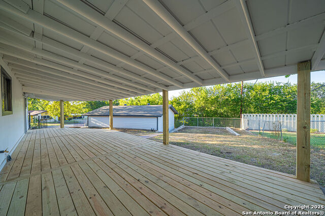 Listing photo id 28 for 3035 Woodcliffe