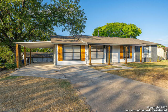 Listing photo id 2 for 3035 Woodcliffe