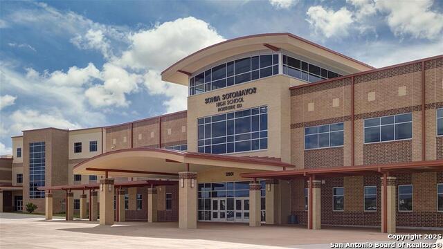 Listing photo id 3 for 12636 Cotorra Springs