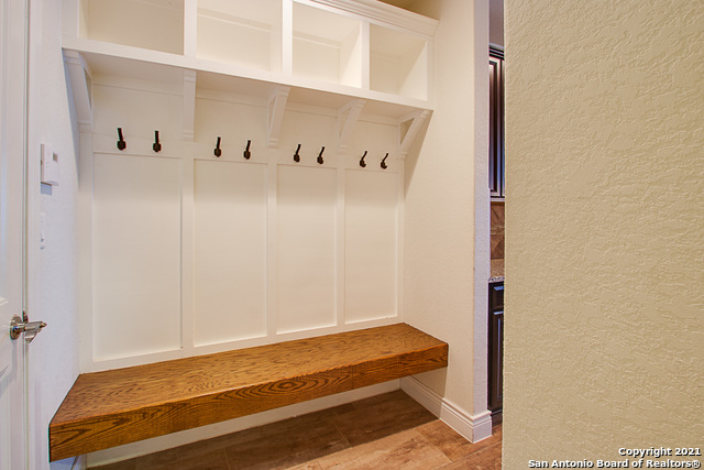 Listing photo id 10 for 2839 Running Fawn