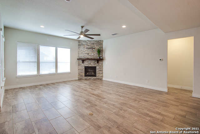 Listing photo id 11 for 2839 Running Fawn