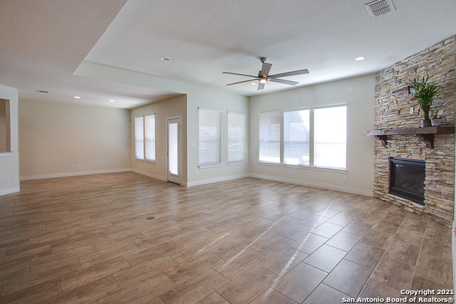 Listing photo id 12 for 2839 Running Fawn