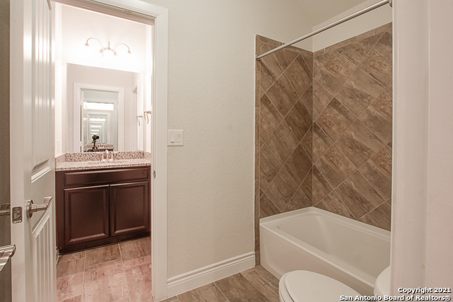 Listing photo id 32 for 2839 Running Fawn