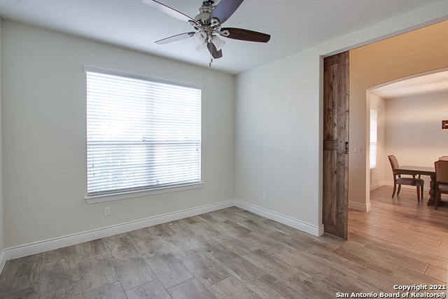 Listing photo id 3 for 2839 Running Fawn