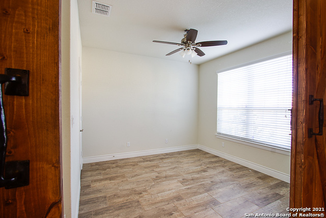 Listing photo id 5 for 2839 Running Fawn