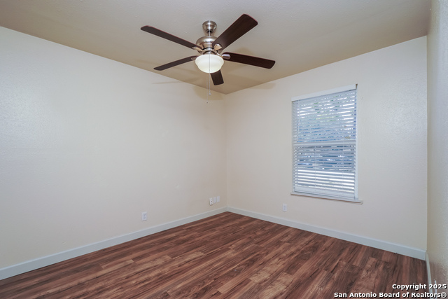 Image 11 of 15 For 931 Hutchins W