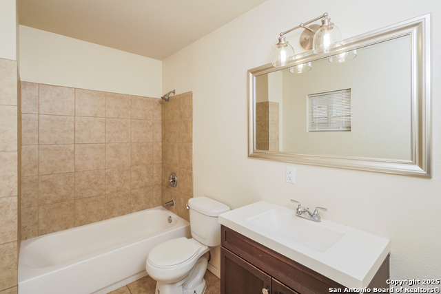 Image 13 of 15 For 931 Hutchins W