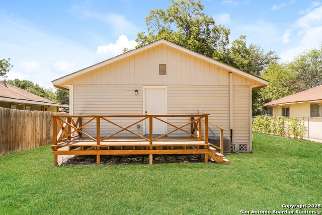 Image 14 of 15 For 931 Hutchins W