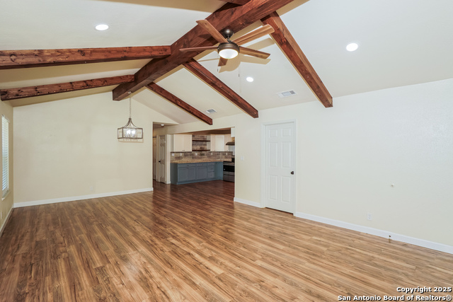 Image 3 of 15 For 931 Hutchins W