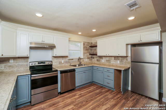 Image 6 of 15 For 931 Hutchins W