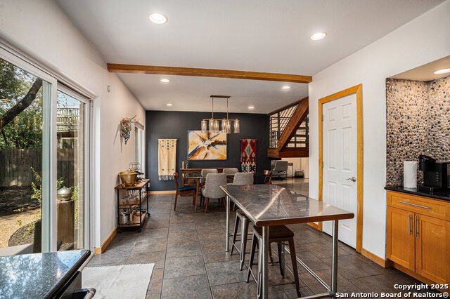 Listing photo id 13 for 9159 Powhatan Dr