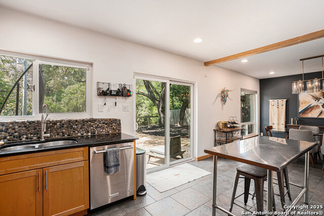 Listing photo id 16 for 9159 Powhatan Dr