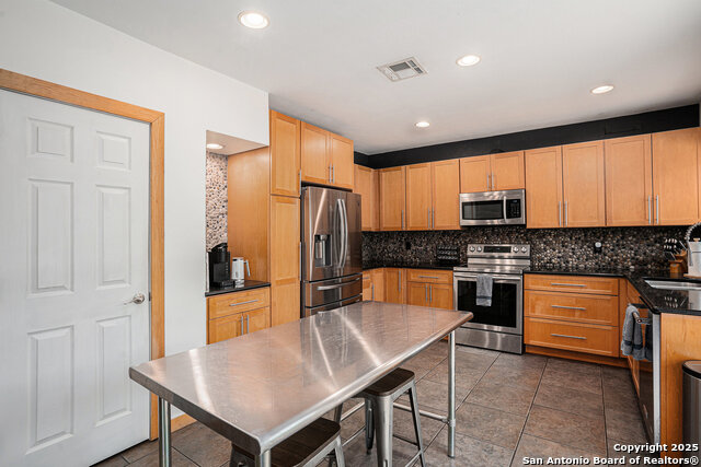 Listing photo id 18 for 9159 Powhatan Dr