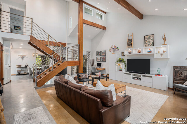 Listing photo id 1 for 9159 Powhatan Dr