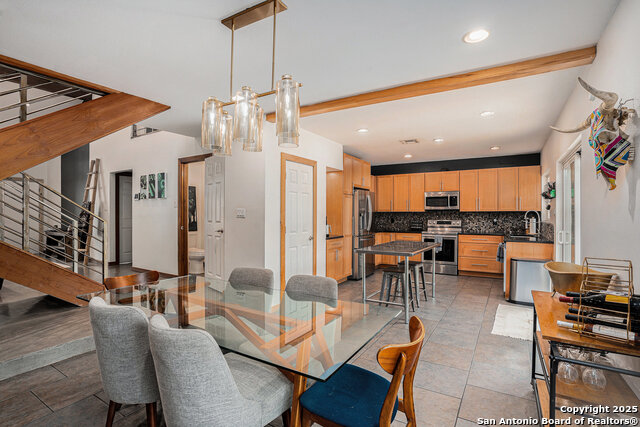 Listing photo id 2 for 9159 Powhatan Dr