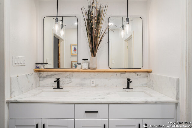Listing photo id 4 for 9159 Powhatan Dr