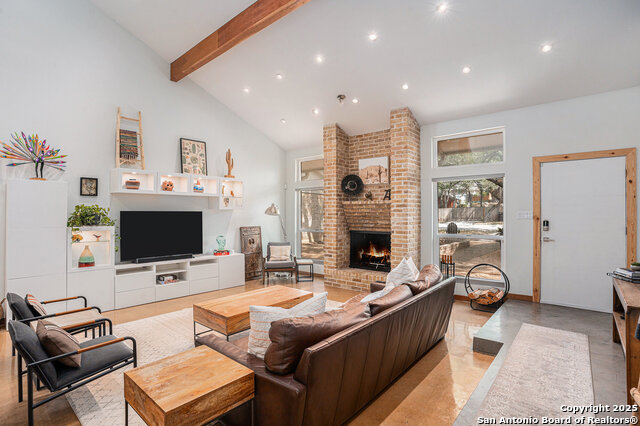 Listing photo id 5 for 9159 Powhatan Dr