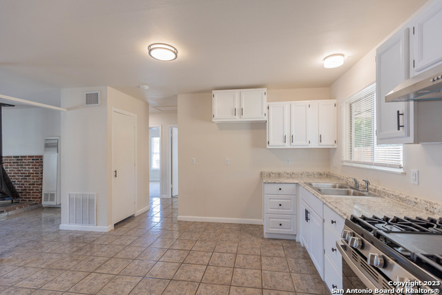 Image 13 of 28 For 1822 Arroya Vista