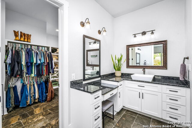 Listing photo id 26 for 5943 Colin Rdg